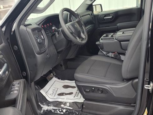 Used 2024 Chevrolet Silverado 1500 Custom w/ Dark Appearance Package image 11