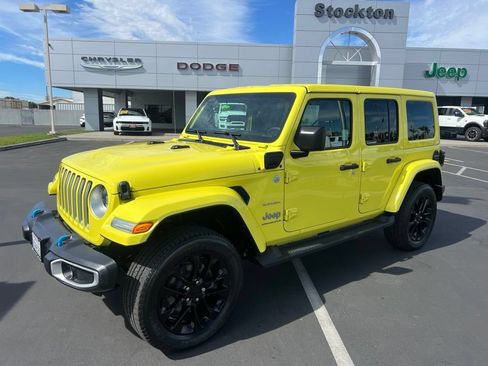 Used 2023 Jeep Wrangler Unlimited Sahara AWD/4WD image 2