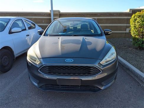 Used 2015 Ford Focus SE image 2