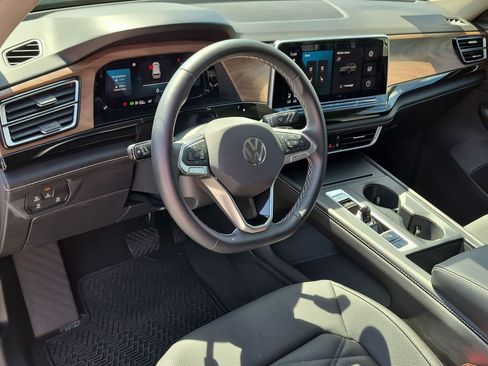 Used 2026 Volkswagen Atlas SE AWD/4WD image 16