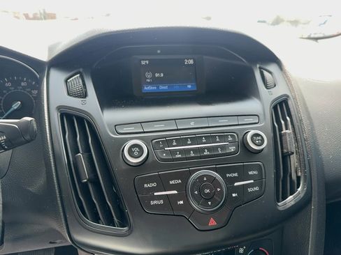 Used 2018 Ford Focus SE w/ SE Appearance Package image 18