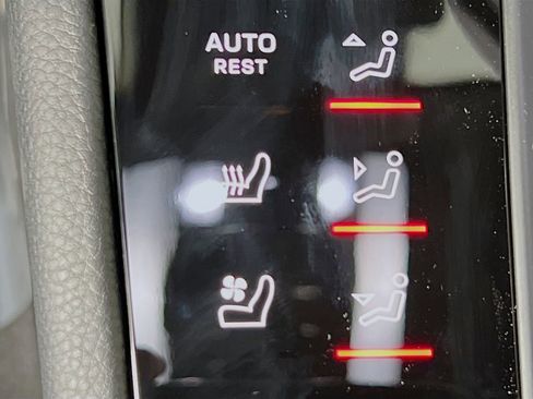 New 2026 Porsche Macan image 23