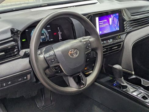Used 2025 Toyota Camry LE image 12