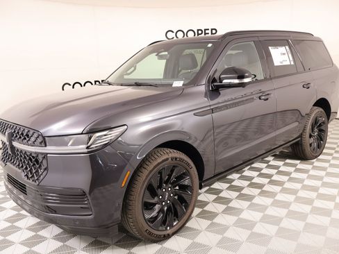 New 2025 Lincoln Navigator Reserve w/ Jet Appearance Package AWD/4WD image 11