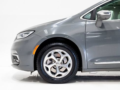 Used 2021 Chrysler Pacifica Limited w/ Premium & Safety Sphere Group AWD/4WD image 6