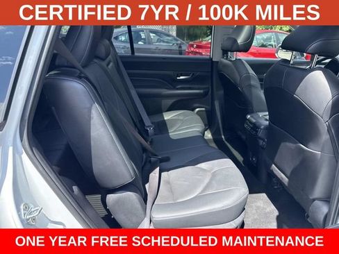Used 2024 Toyota Grand Highlander AWD image 11