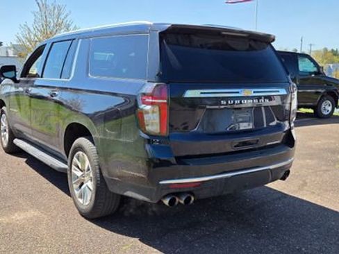 Used 2022 Chevrolet Suburban Premier AWD/4WD image 5