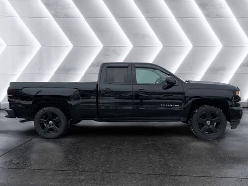 Used 2018 Chevrolet Silverado 1500 Custom w/ Custom Value Package image 7