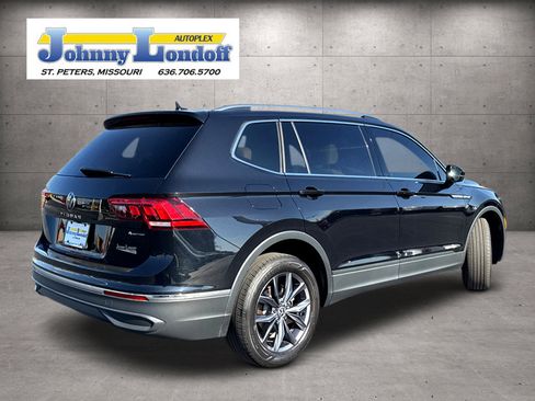 Used 2023 Volkswagen Tiguan SE image 2