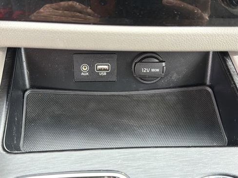 Used 2021 Kia Sedona LX image 6