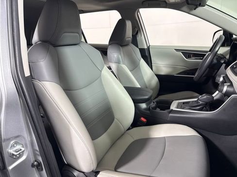 Used 2020 Toyota RAV4 XLE Premium image 23