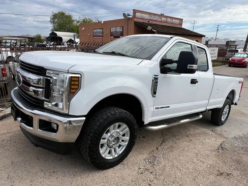 Used 2019 Ford F250 XLT w/ XLT Value Package AWD/4WD image 4