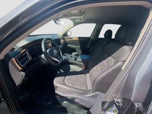 Certified 2025 Volkswagen Atlas SE FWD image 18