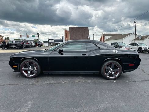 Used 2012 Dodge Challenger SXT RWD image 4