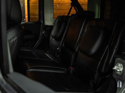 Used 2023 Jeep Wrangler Unlimited Sahara image 10