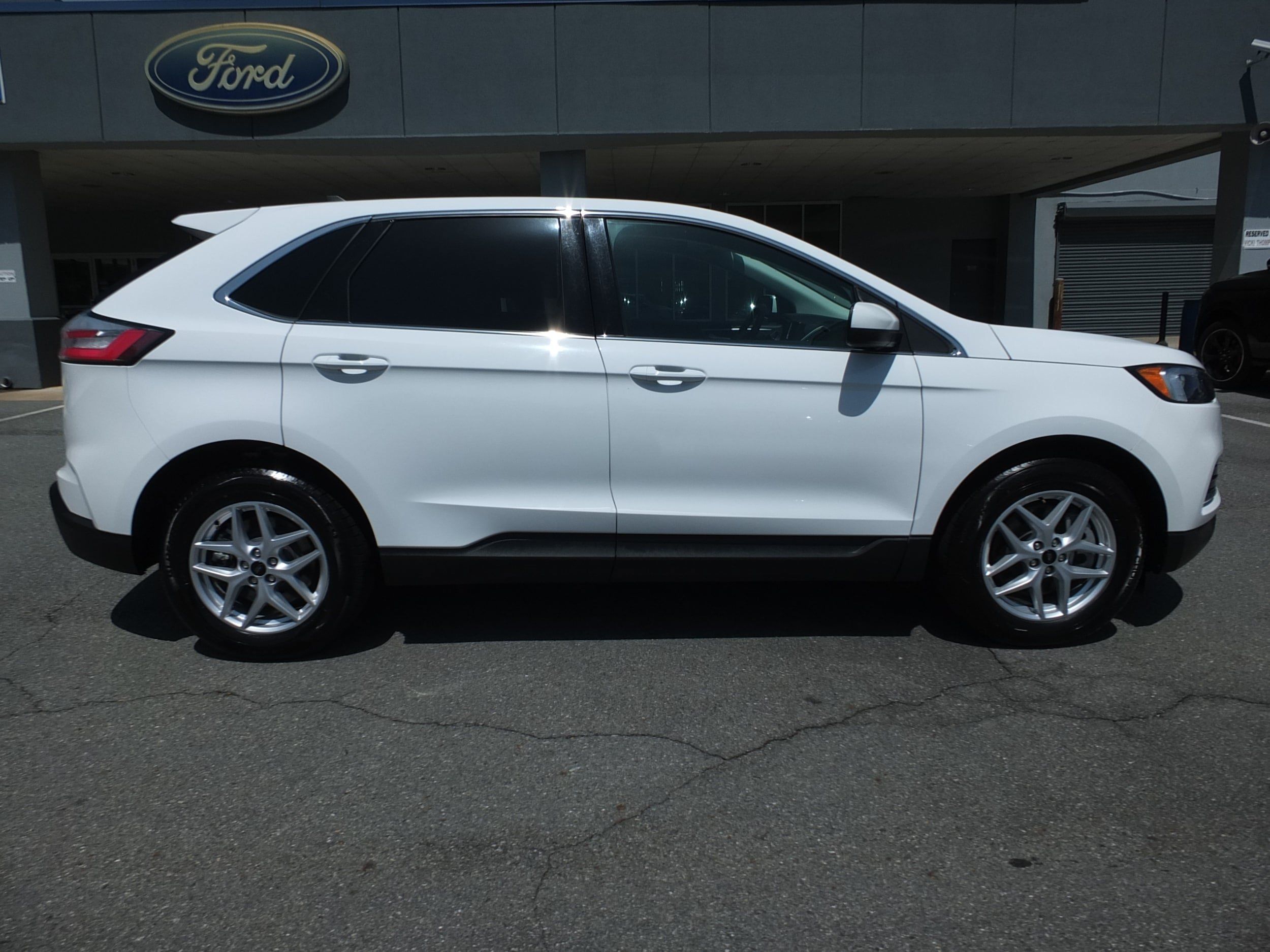 Used 2024 Ford Edge SEL AWD/4WD image 2