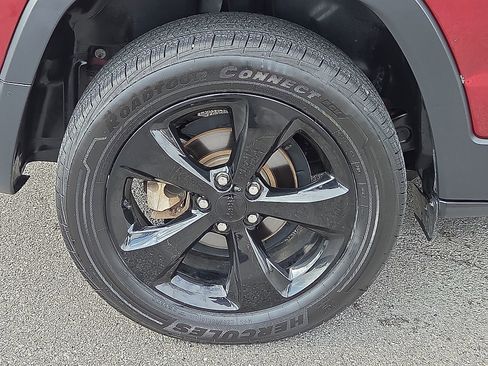 Used 2019 Jeep Cherokee Latitude Plus image 7