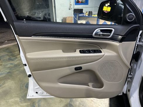 Used 2020 Jeep Grand Cherokee Limited w/ Luxury Group II image 16