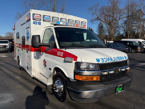 Used 2015 Chevrolet Express 4500 4500 Van 159 Diesel w/ Ambulance Package image 4