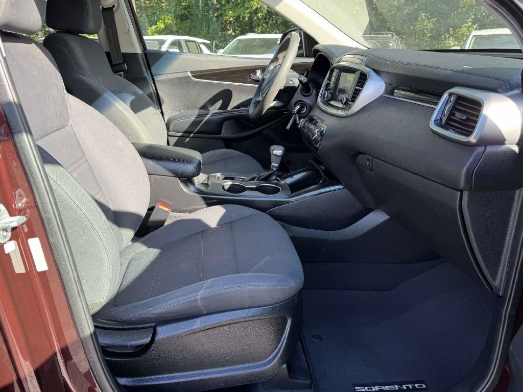 Used 2019 Kia Sorento FWD image 15