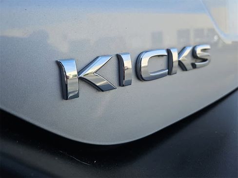 Used 2020 Nissan Kicks S image 27