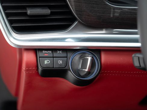 Certified 2023 Porsche Panamera Platinum Edition image 27