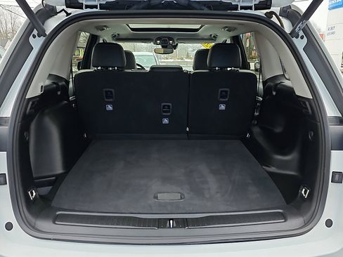 Used 2023 Jeep Grand Cherokee Limited image 32