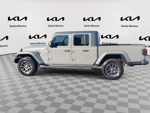 Used 2020 Jeep Gladiator Overland image 8