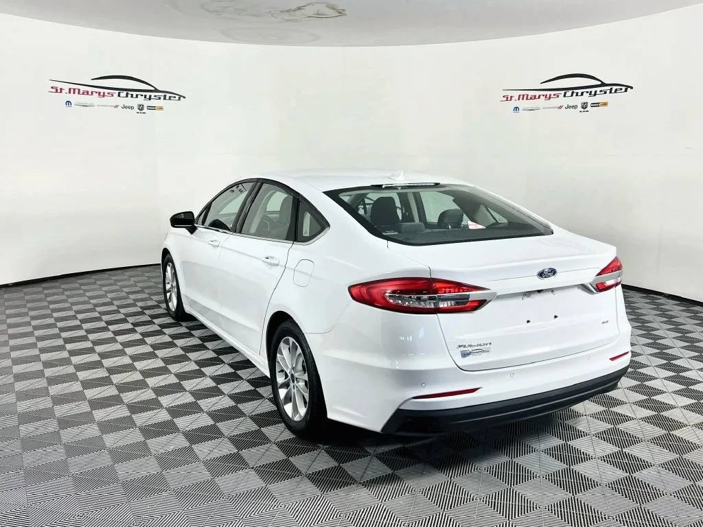 Used 2019 Ford Fusion SE FWD image 6