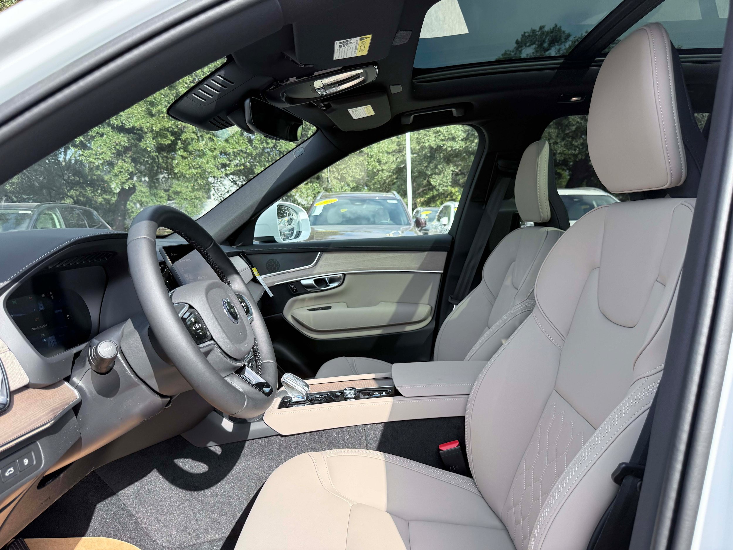 New 2026 Volvo XC90 T8 Plus AWD/4WD image 13