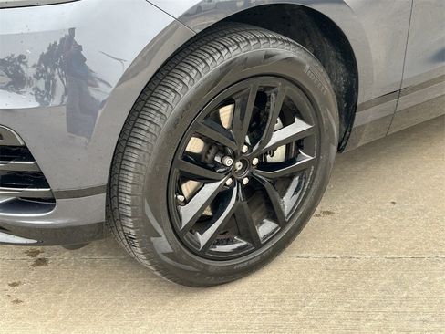 Used 2025 Land Rover Range Rover Velar Dynamic SE image 9