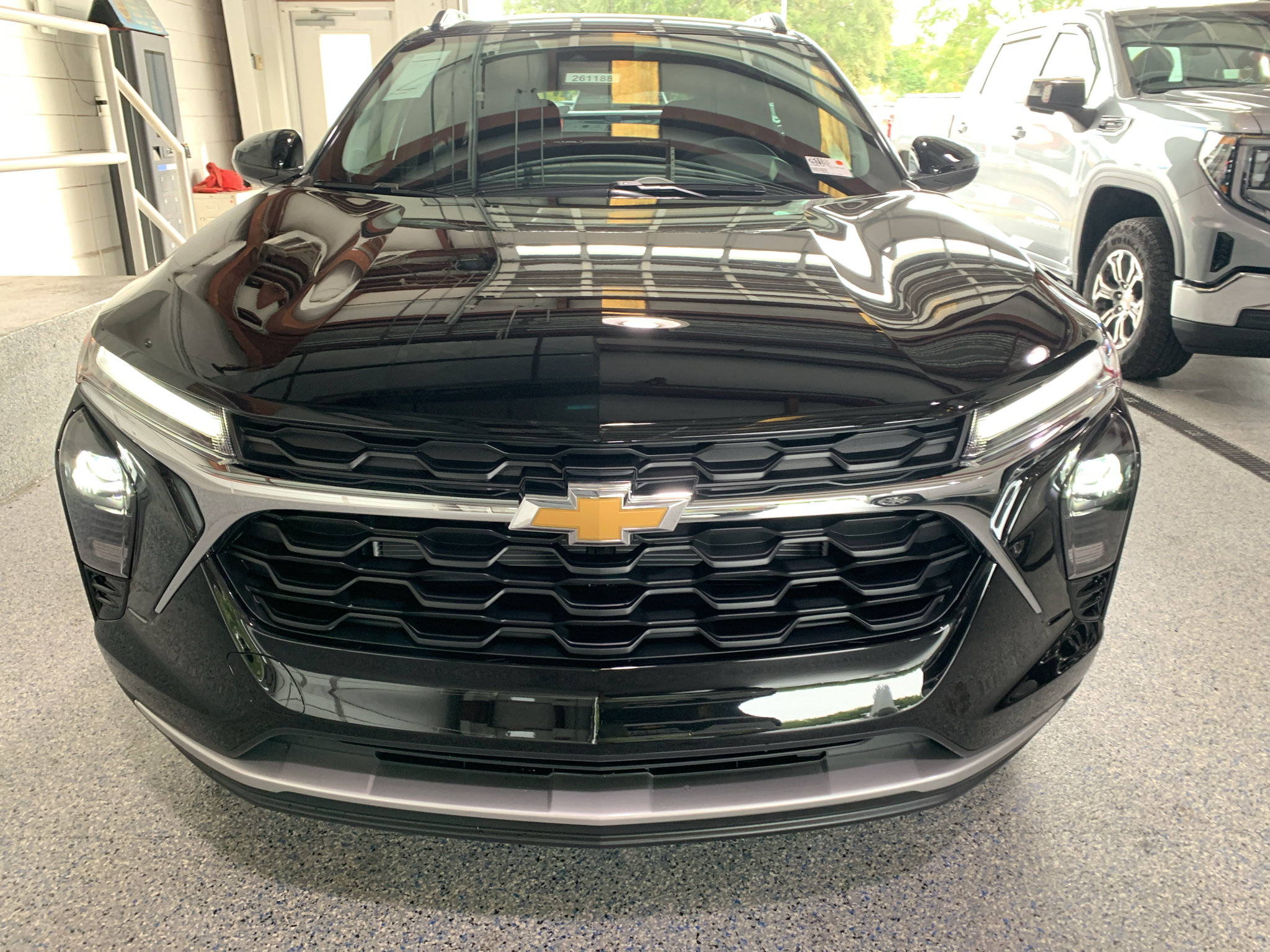New 2026 Chevrolet Trax LT w/ LT Convenience Package FWD image 2