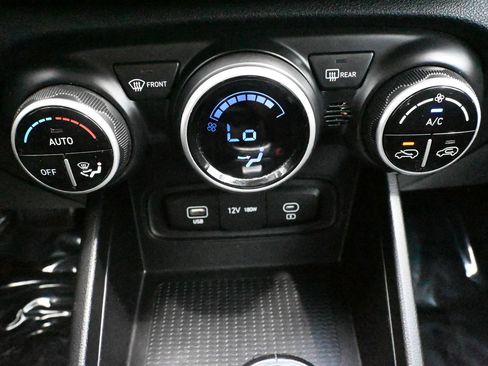 Used 2025 Hyundai Venue SEL FWD image 18