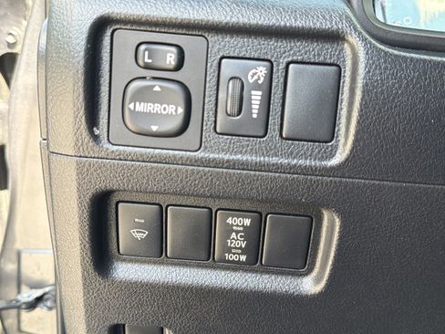 Used 2016 Toyota 4Runner SR5 AWD/4WD image 17