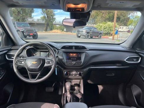 Used 2021 Chevrolet TrailBlazer LS FWD image 16