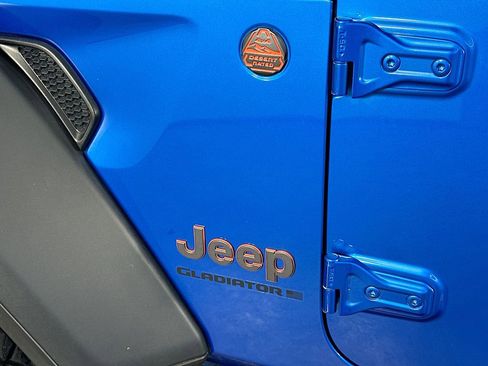 Used 2023 Jeep Gladiator Mojave AWD/4WD image 27