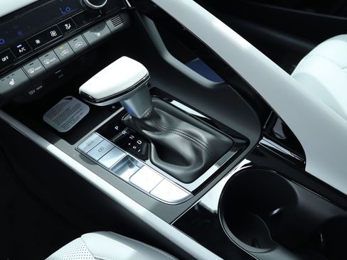 New 2026 Hyundai Elantra Limited FWD image 10