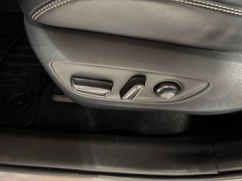 Used 2019 Toyota RAV4 XLE Premium w/ Cold Weather Package FWD image 15
