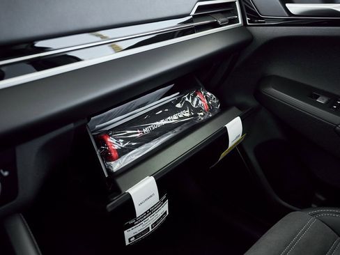 New 2026 Mitsubishi Outlander SE image 56