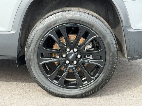 Used 2023 GMC Acadia SLE w/ Driver Convenience Package image 32