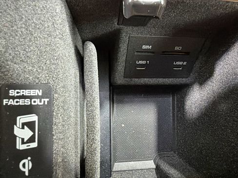 Certified 2025 Porsche Macan image 30