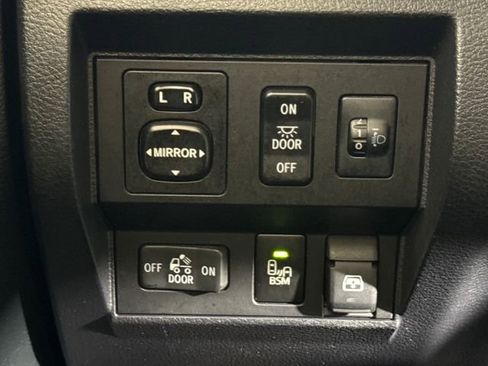 Used 2017 Toyota Tundra Limited AWD/4WD image 29