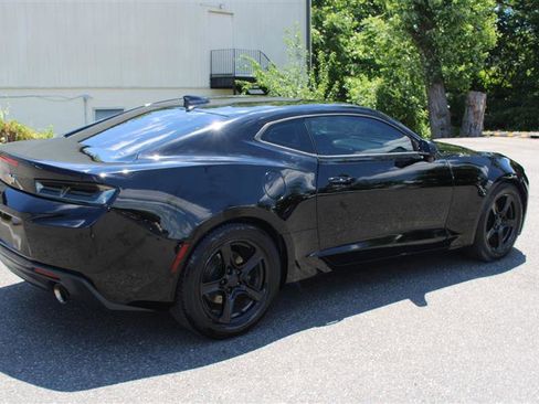 Used 2016 Chevrolet Camaro LT RWD image 7