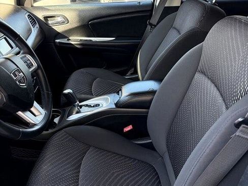 Used 2017 Dodge Journey SE w/ Flexible Seating Group image 7