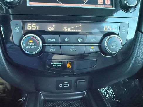 Used 2018 Nissan Rogue SL image 38