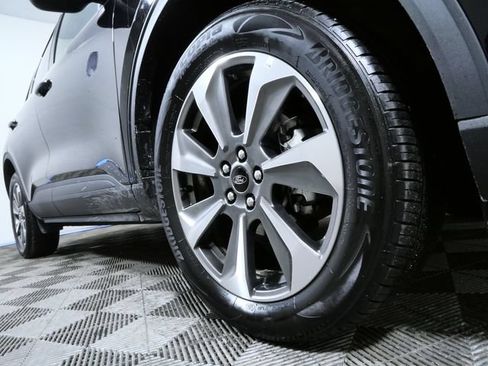 Certified 2025 Ford Escape Platinum AWD/4WD image 2