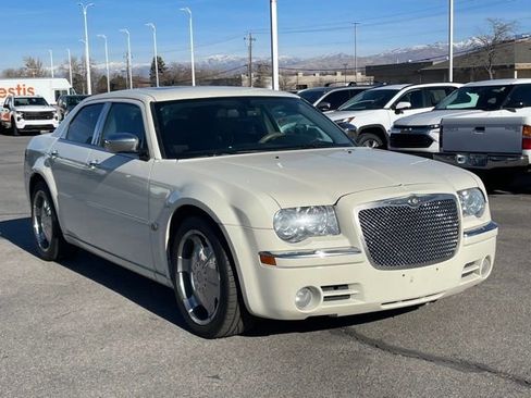 Used 2006 Chrysler 300 C w/ Navigation & Sound Group II image 4