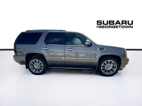 Used 2014 Cadillac Escalade Luxury AWD/4WD image 8
