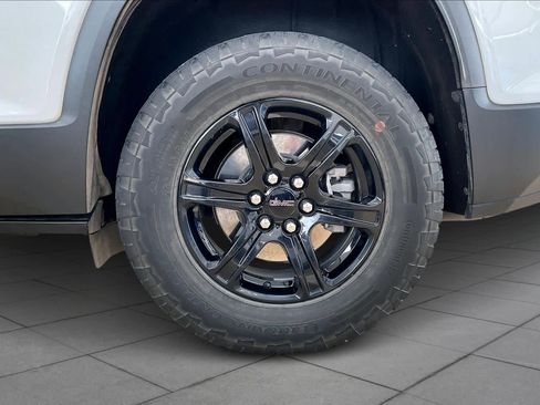 Certified 2022 GMC Acadia AT4 w/ Technology Package image 12