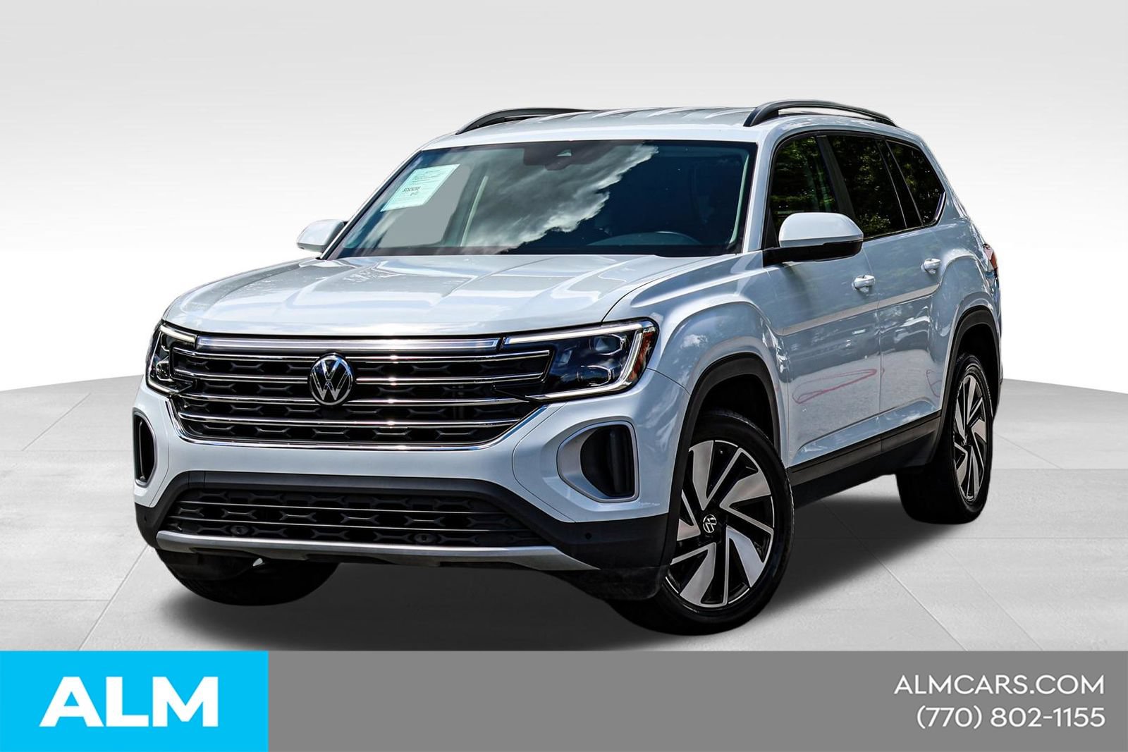 Used 2025 Volkswagen Atlas SE FWD image 1